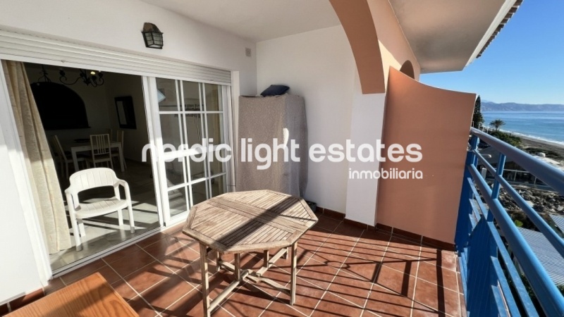 Exclusivo apartamento con parking en primera línea de la playa del Peñoncillo, Torrox Costa