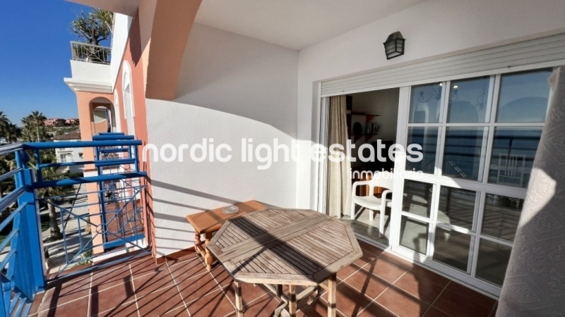 Exclusivo apartamento con parking en primera línea de la playa del Peñoncillo, Torrox Costa