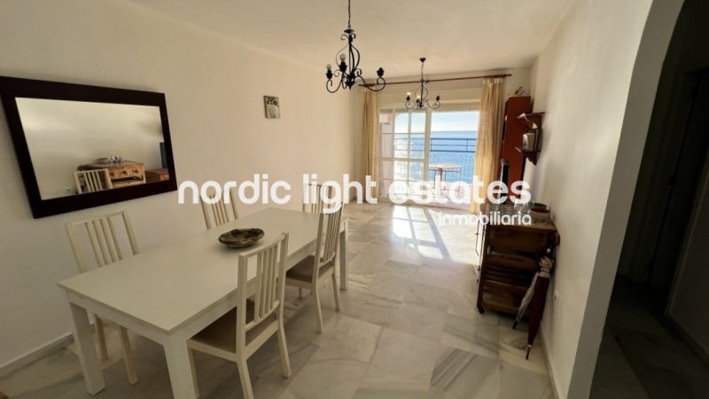 Exclusivo apartamento con parking en primera línea de la playa del Peñoncillo, Torrox Costa