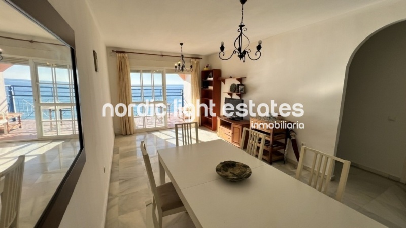 Exclusivo apartamento con parking en primera línea de la playa del Peñoncillo, Torrox Costa