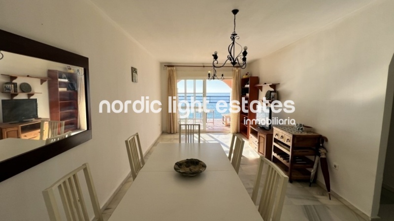 Exclusivo apartamento con parking en primera línea de la playa del Peñoncillo, Torrox Costa