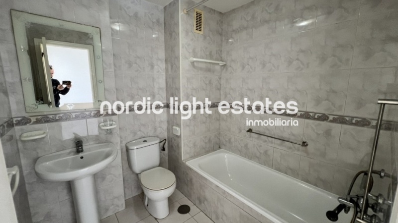 Exclusivo apartamento con parking en primera línea de la playa del Peñoncillo, Torrox Costa