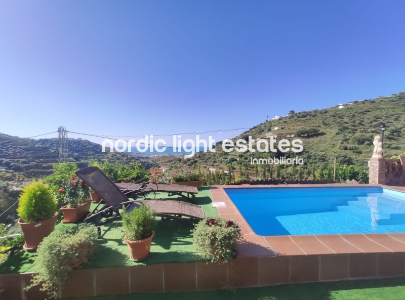Propiedades similares Para todo el año. Linda villa cerca de Torrox Pueblo
