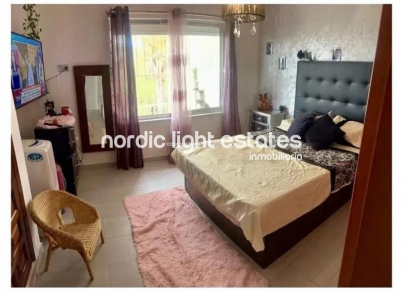 Villa 4 dormitorios, 3 baños, piscina y garaje en Benajarafe