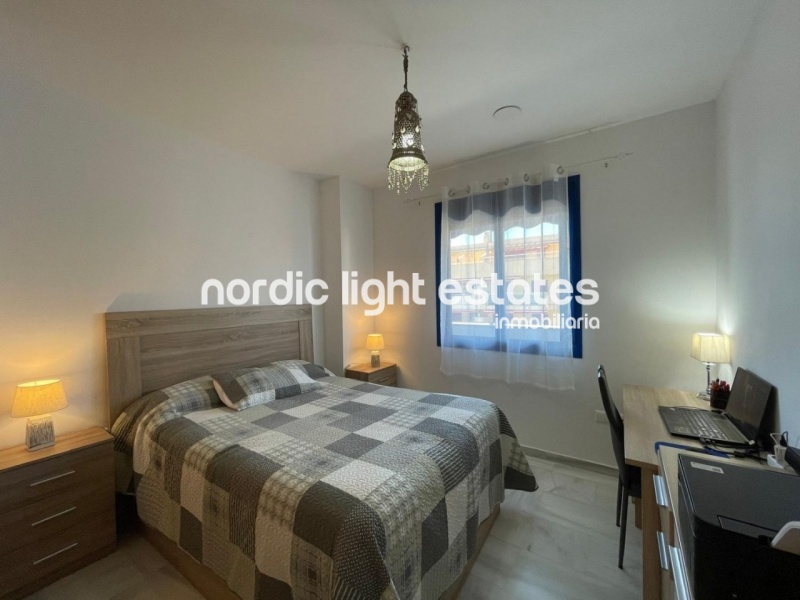 Atractivo apartamento con plaza de garaje a 300 metros de la playa en Torre del Mar 