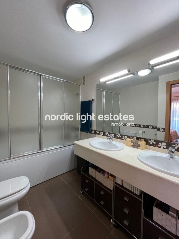 Atractivo apartamento con plaza de garaje a 300 metros de la playa en Torre del Mar 