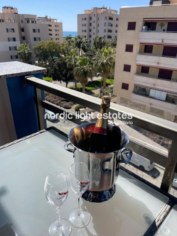 Atractivo apartamento con plaza de garaje a 300 metros de la playa en Torre del Mar 