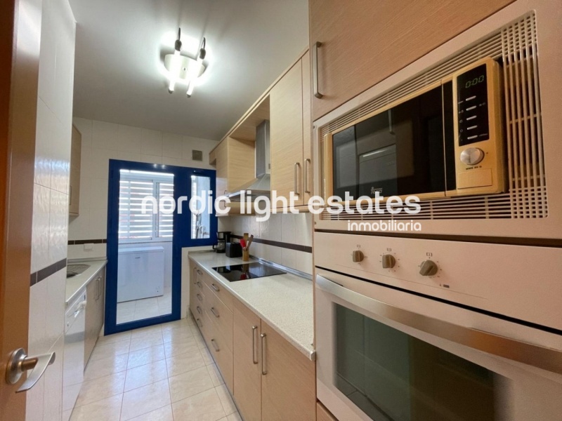 Atractivo apartamento con plaza de garaje a 300 metros de la playa en Torre del Mar 