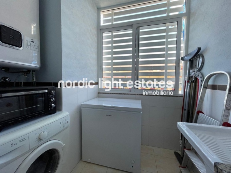 Atractivo apartamento con plaza de garaje a 300 metros de la playa en Torre del Mar 