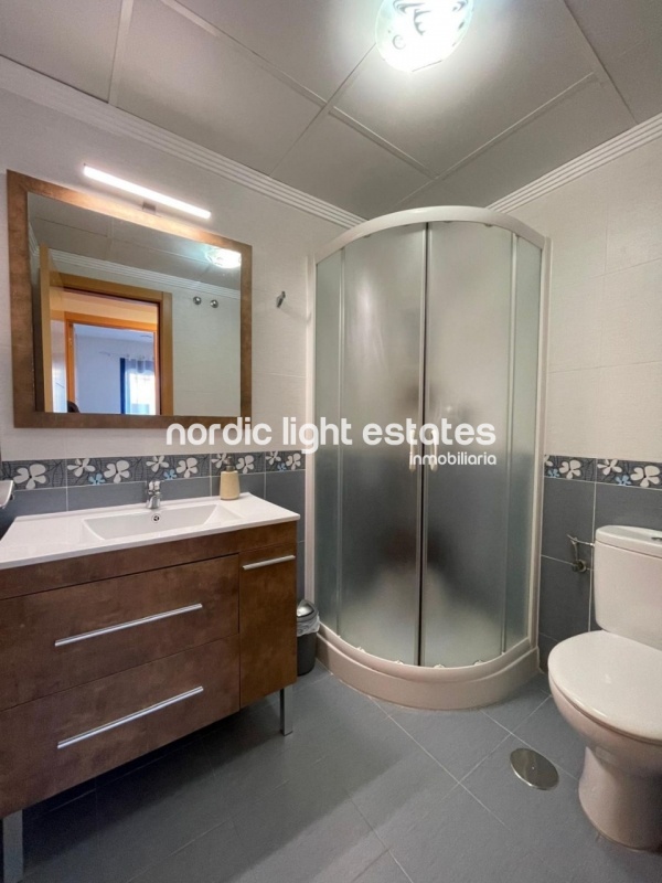 Atractivo apartamento con plaza de garaje a 300 metros de la playa en Torre del Mar 