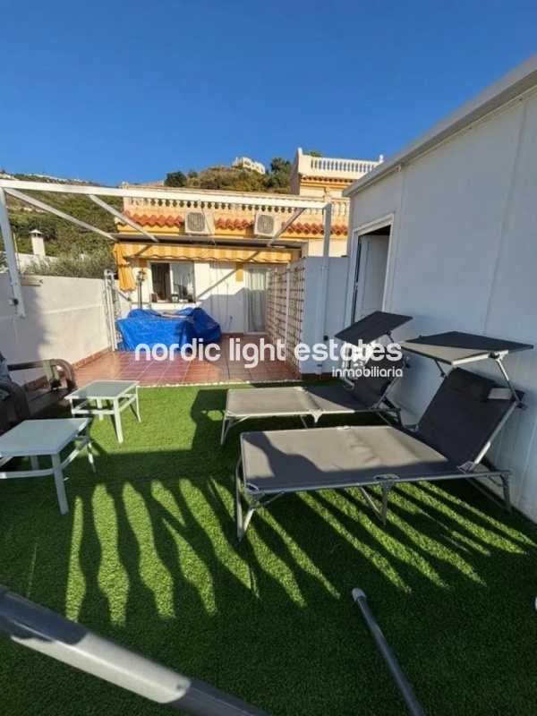Apartamento con terraza de 76m2 y plaza de garaje en Almuñécar 