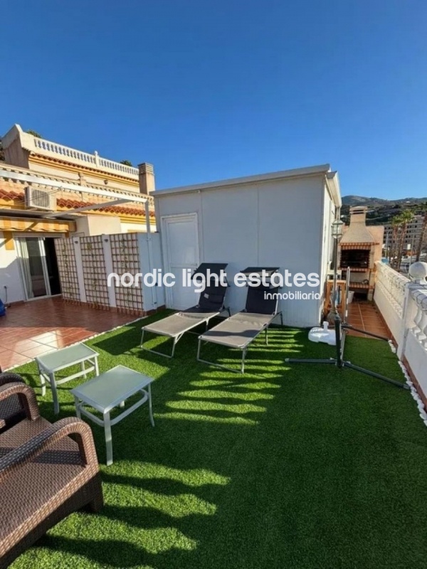 Apartamento con terraza de 76m2 y plaza de garaje en Almuñécar 