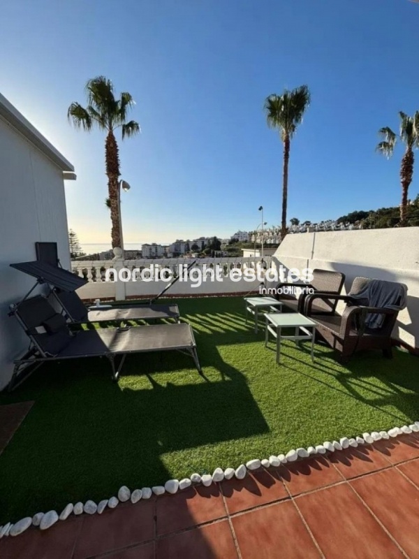 Apartamento con terraza de 76m2 y plaza de garaje en Almuñécar 
