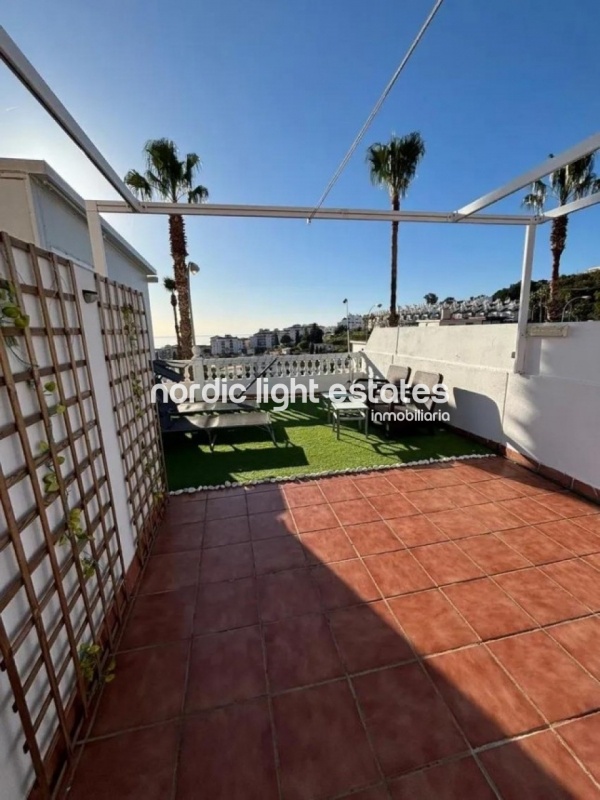 Apartamento con terraza de 76m2 y plaza de garaje en Almuñécar 