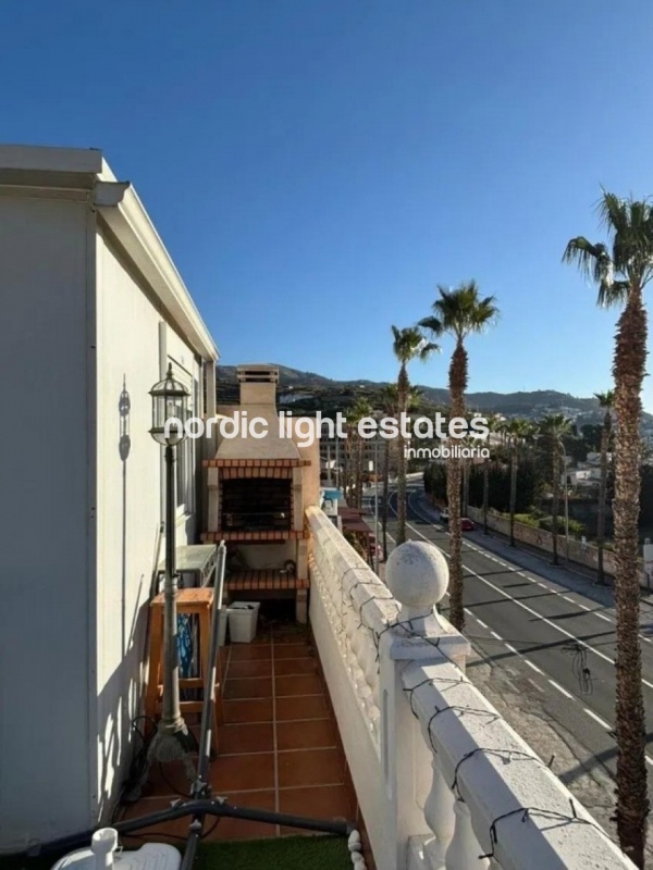 Apartamento con terraza de 76m2 y plaza de garaje en Almuñécar 