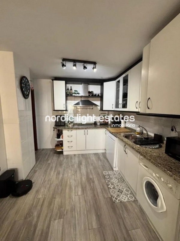 Apartamento con terraza de 76m2 y plaza de garaje en Almuñécar 