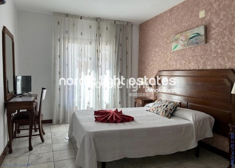 Hotel 9 dormitorios, 9 baños en Torrox