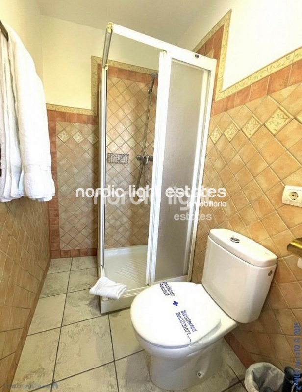 Hotel 9 dormitorios, 9 baños en Torrox