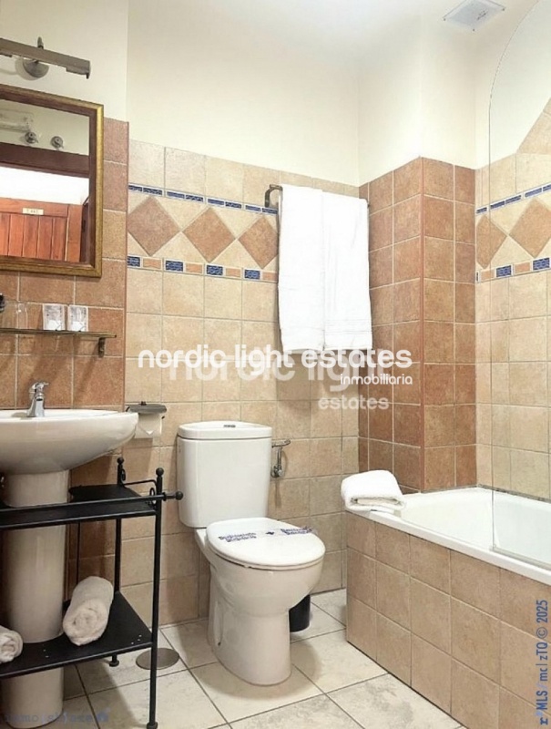 Hotel 9 dormitorios, 9 baños en Torrox