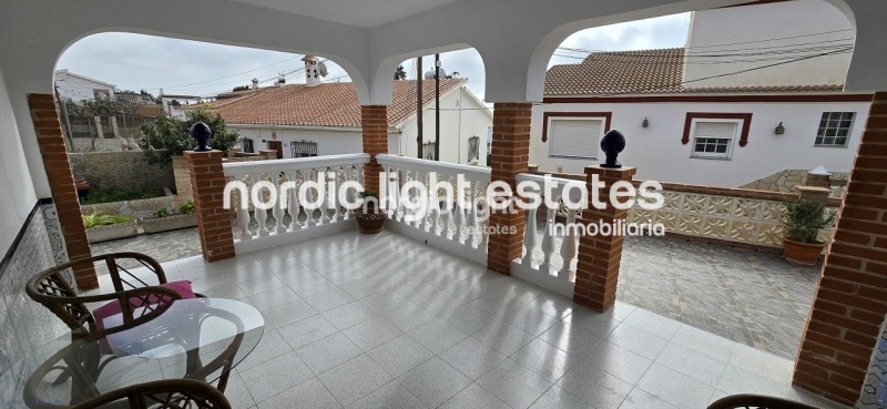 Encantadora casa independiente garaje, 3 dormitorios, 2 baños en Benajarafe