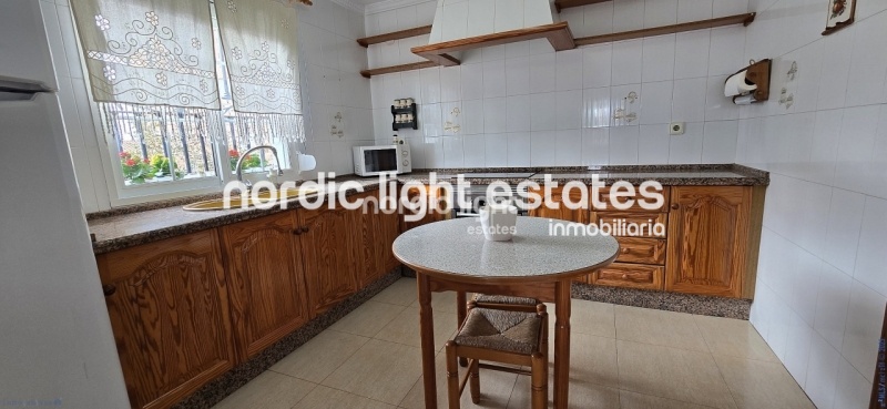 Encantadora casa independiente garaje, 3 dormitorios, 2 baños en Benajarafe