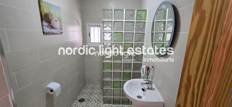 Encantadora casa independiente garaje, 3 dormitorios, 2 baños en Benajarafe