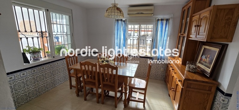 Encantadora casa independiente garaje, 3 dormitorios, 2 baños en Benajarafe
