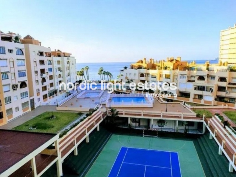 Excelente apartamento con vistas al mar en primera linea de la playa