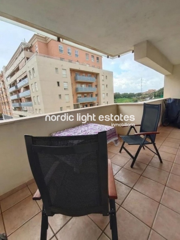 Piso de 3 dormitorios con mucho espacio exterior, plaza de garaje y trastero 