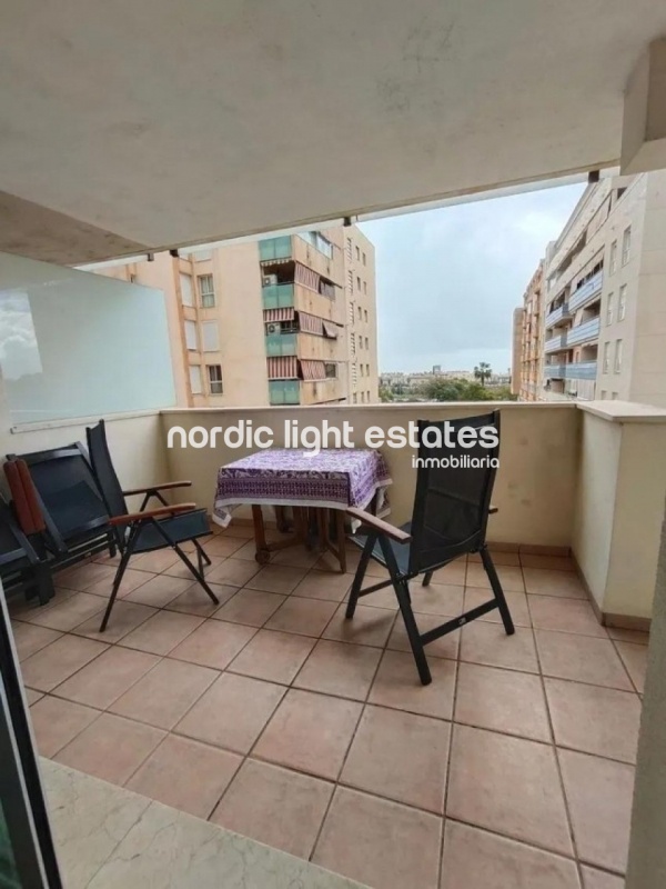 Piso de 3 dormitorios con mucho espacio exterior, plaza de garaje y trastero 
