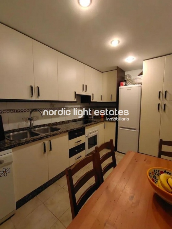 Piso de 3 dormitorios con mucho espacio exterior, plaza de garaje y trastero 