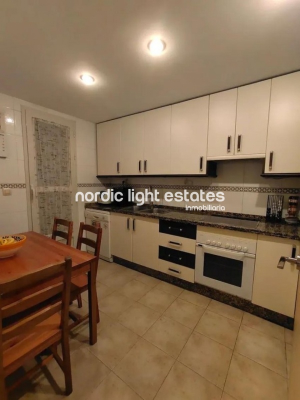 Piso de 3 dormitorios con mucho espacio exterior, plaza de garaje y trastero 
