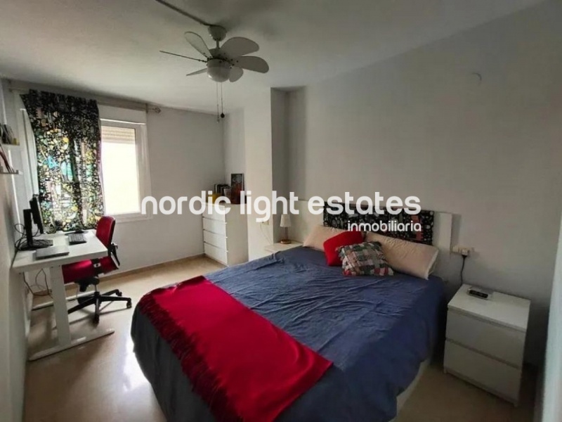 Piso de 3 dormitorios con mucho espacio exterior, plaza de garaje y trastero 
