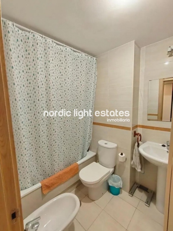 Piso de 3 dormitorios con mucho espacio exterior, plaza de garaje y trastero 