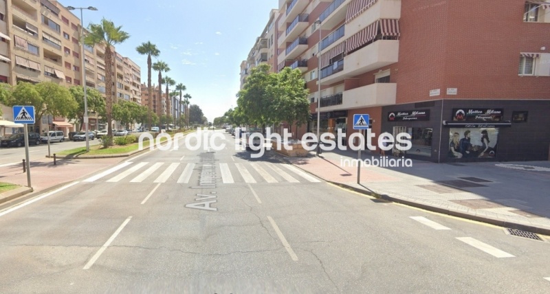 Amplio piso en Avenida Imperio Argentina en Málaga capital