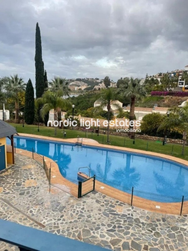 Elegante apartamento con plaza de garaje y trastero en Almuñécar 