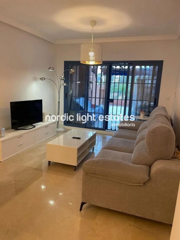 Elegante apartamento con plaza de garaje y trastero en Almuñécar 