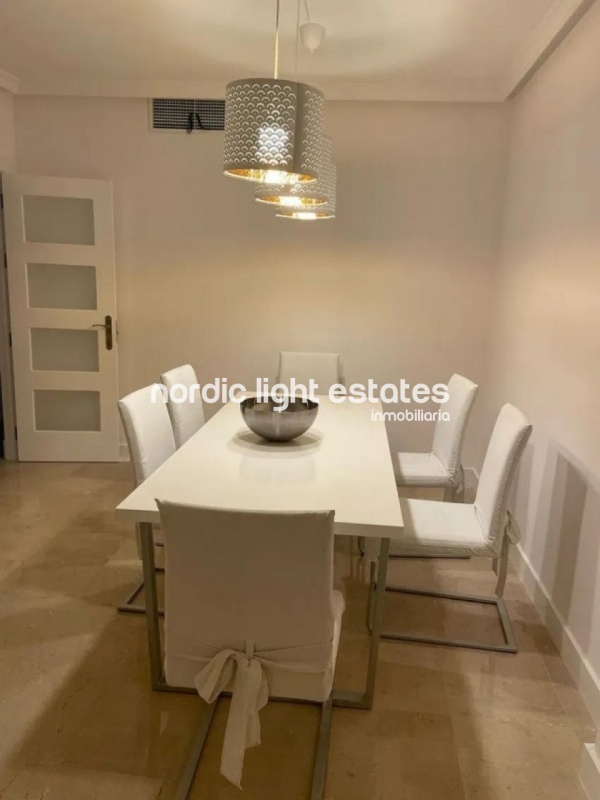 Elegante apartamento con plaza de garaje y trastero en Almuñécar 