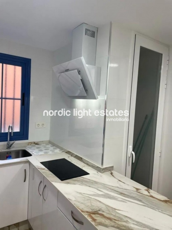 Elegante apartamento con plaza de garaje y trastero en Almuñécar 