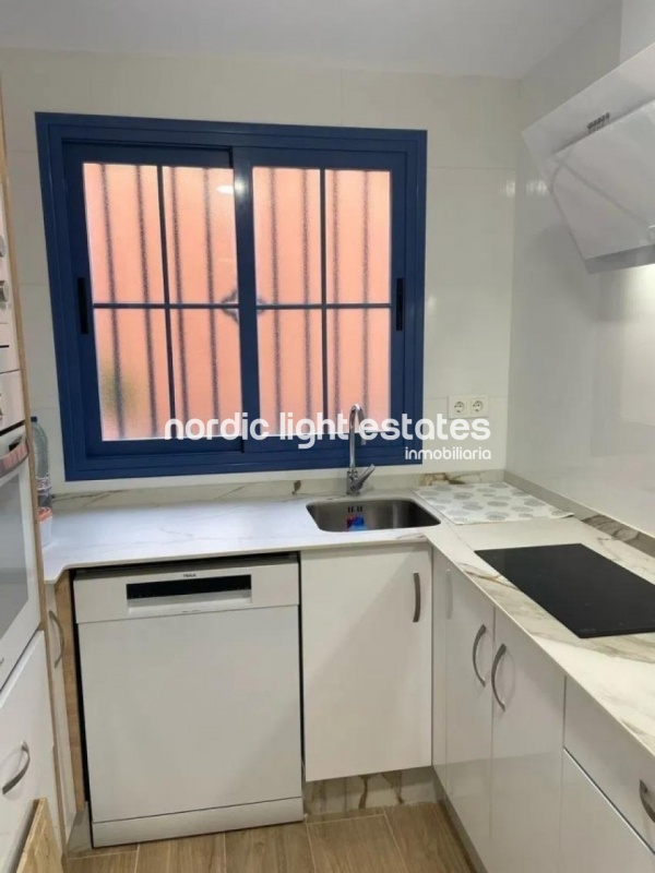 Elegante apartamento con plaza de garaje y trastero en Almuñécar 