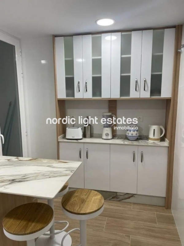 Elegante apartamento con plaza de garaje y trastero en Almuñécar 