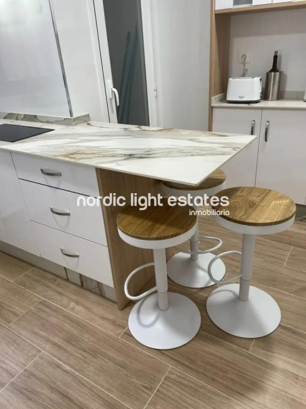Elegante apartamento con plaza de garaje y trastero en Almuñécar 