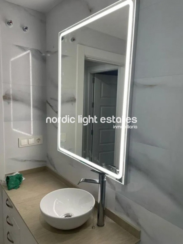 Elegante apartamento con plaza de garaje y trastero en Almuñécar 