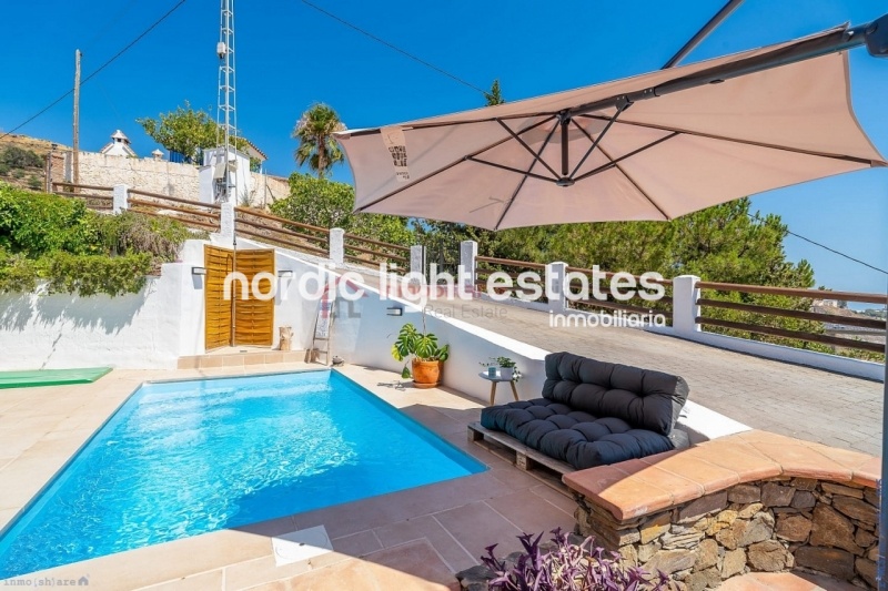 Alquiler con opción a compra posible. Exclusiva villa de campo en Torrox