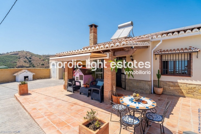 Alquiler con opción a compra posible. Exclusiva villa de campo en Torrox