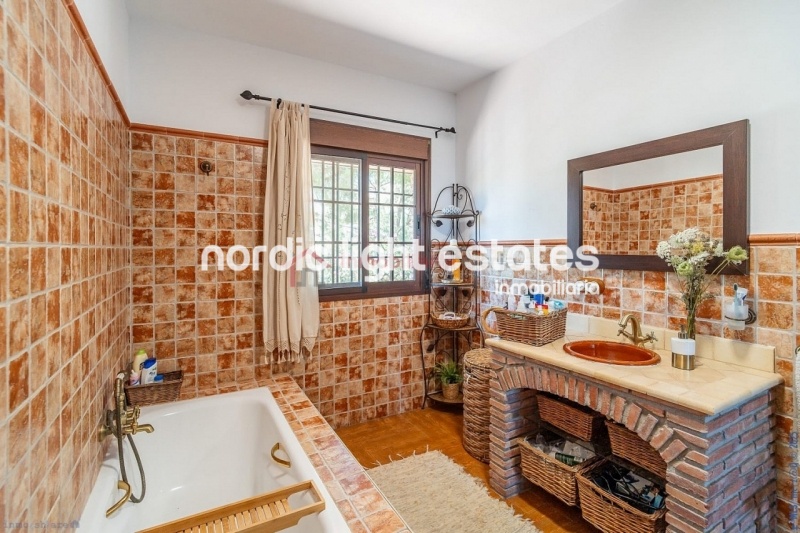 Alquiler con opción a compra posible. Exclusiva villa de campo en Torrox