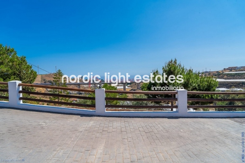 Alquiler con opción a compra posible. Exclusiva villa de campo en Torrox