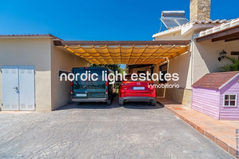 Alquiler con opción a compra posible. Exclusiva villa de campo en Torrox
