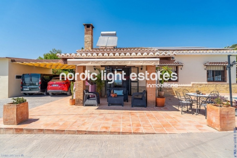Alquiler con opción a compra posible. Exclusiva villa de campo en Torrox