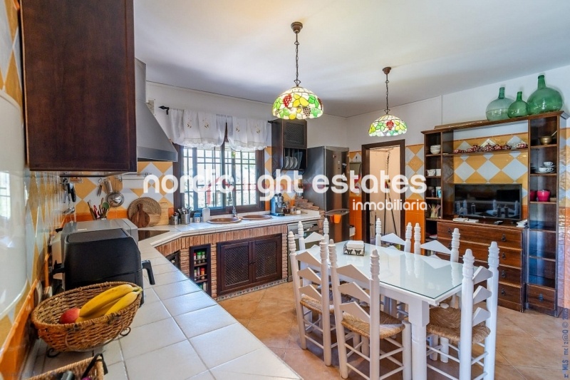 Alquiler con opción a compra posible. Exclusiva villa de campo en Torrox